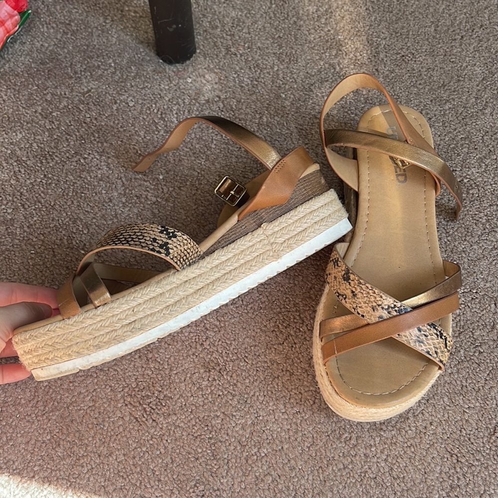 Platform sandals